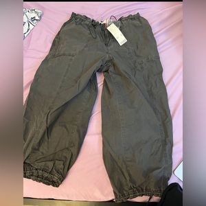 Urban Outfitters cropped parachute pants size S NWT